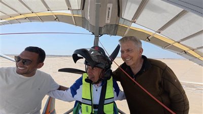 سكاي دايف فاروس تُبهر وفد الاتحاد الدولي للخماسي الحديث بجولة سياحية خيالية فوق الأهرامات