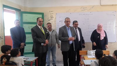«انضباط وبناء».. جولة مفاجئة لمدير تعليم القليوبية بمدارس شبين القناطر..صور