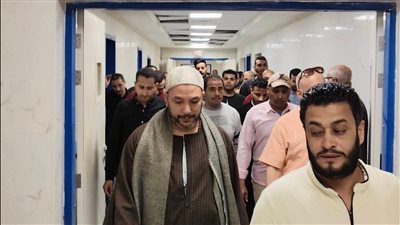 بالصور..تفاصيل زيارة النائب مصطفي أبو دومة ووفد من المواطنين لمستشفي طما 