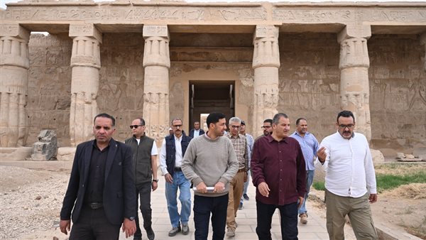 الدكتور هشام الليثي أثناء جولته بمعابد الأقصر 
