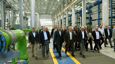  مدبولي يتفقد محطة تحلية مياه البحر بالعريش وخطط لرفع طاقتها إلى 300 ألف م³ يوميًا