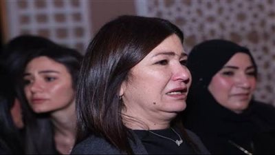 دينا رامز في عزاء والدها