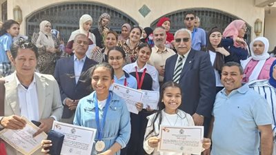 تعليم البحر الأحمر يكرم الفائزين بمسابقة «ملامح من الهند» ويشيد بإبداعات الطلاب..صور