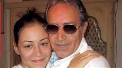 بعد التجاوزات في الجنازة.. نقابة المهن التمثيلية تطالب بعدم تصوير عزاء والد منة شلبي