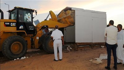 حملة مكبرة بأسوان لإزالة الإشغالات ورفع 9 تعديات بمساحة 750 مترًا 