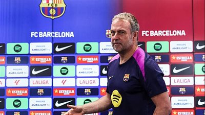 فليك: التركيز على الدوري أولًا.. وبرشلونة يسير خطوة بخطوة