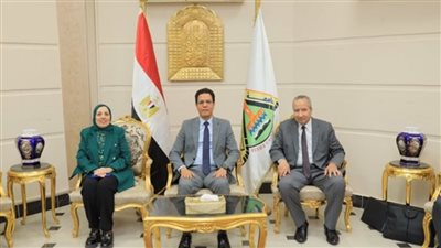 جامعة بنها تبحث تطوير البكالوريوس والدراسات العليا في قطاع العلوم 