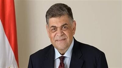 وزير التعليم العالي يهنئ أشرف حاتم بفوزه بعضوية لجنة الصحة الدولية