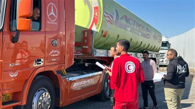 الهلال الأحمر يُطلق قافلة «زاد العزة» الـ181