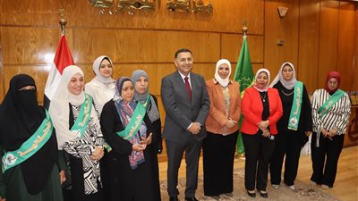 محافظ القليوبية يكرم 45 أمًا مثالية ويمنح 7 رحلات عمرة خلال احتفالية كبرى