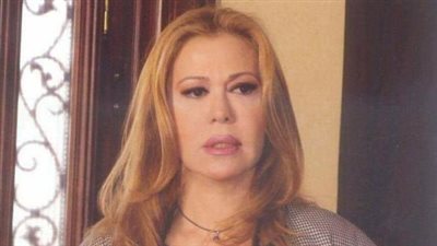 الفنانة إيمان تخضع لعملية جراحية وتطلب الدعاء