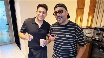 بالصور.. تامر حسين يكشف كواليس ألبوم تامر عاشور الجديد 