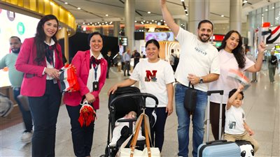 مطار القاهرة الدولي يحتفل بعيد تحرير سيناء مع الركاب