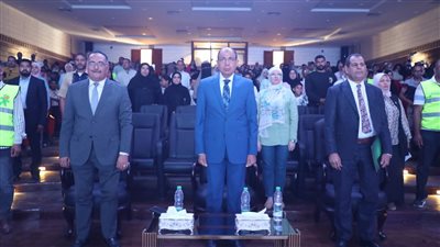 محافظ المنيا يقدم مساعدات عينية في احتفالية الأورمان بيوم اليتيم 