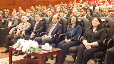 وزيرة التضامن ومحافظ المنيا يشهدان استعراض إنجازات 