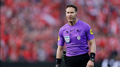 يويفا يُكلف داني ماكيلي بإدارة قمة أتلتيكو مدريد وأرسنال في دوري الأبطال