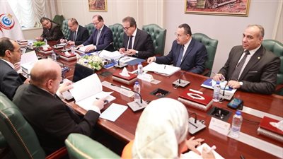 تحالف بين التعليم العالي والصحة والمالية.. خطة شاملة لرفع كفاءة الأطباء