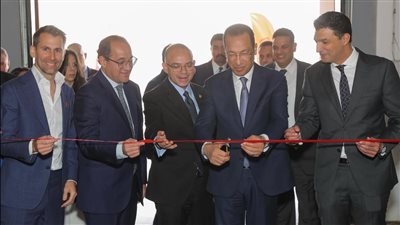 وزير الاتصالات يفتتح أكبر مركز توزيع للتجارة السريعة لطلبات في الشرق الأوسط وشمال إفريقيا