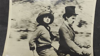 صورة نادرة أصلية للنجم الكوميدى تشارلي شابلن