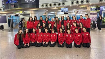 لاعبو الجمباز الإيقاعي الكبار والناشئات