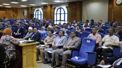 محافظ المنيا يشدد على ترشيد الطاقة ومتابعة توريد القمح وتكثيف الرقابة على الأسواق