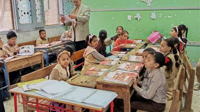 جولة تفقدية لوكيل إدارة شبين القناطر لمتابعة انتظام الدراسة والانضباط المدرسي..صور