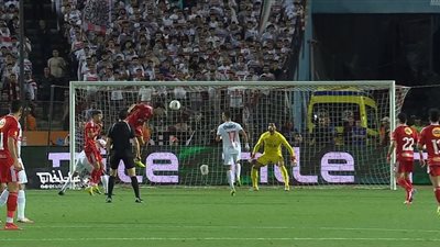 الأهلي يحسم القمة بثلاثية ويشعل صراع الصدارة في الدوري