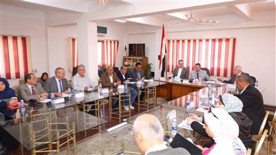 محافظ دمياط يلتقى مع المواطنين بالوحدة المحلية بكفر سعد لبحث مشاكلهم ومطالبهم 