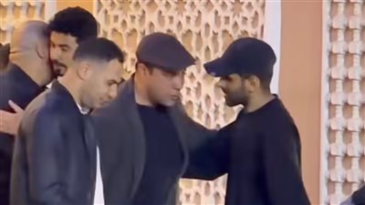 أبرزهم محمد إمام وأحمد حلمي.. نجوم الفن في عزاء والده حمدي الميرغني (صور)