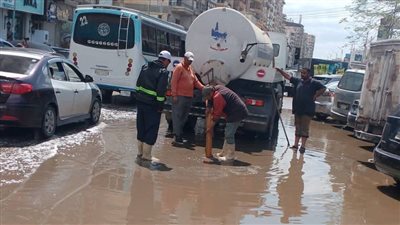 محافظ الدقهلية يتابع جهود الوحدات المحلية في رفع تجمعات مياه الأمطار 