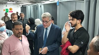 تفاصيل إحالة عدد من الأطباء المقيمين والامتياز باستقبال مستشفى بنها الجامعي للتحقيق..صور