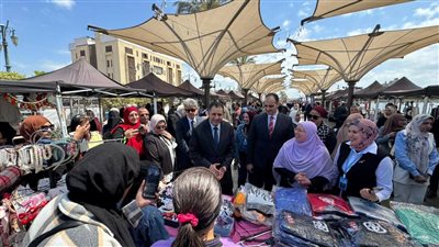 محافظ دمياط يفتتح بازار أعياد دمياط بكوبري التاريخي دعما للحرف اليدوية
