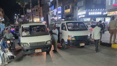 حملات مفاجئة لضبط مواقف السيارات بقيادة السكرتير العام المساعد لمحافظة الأقصر (صور)