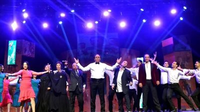 العرض الغنائي الاستعراضي 