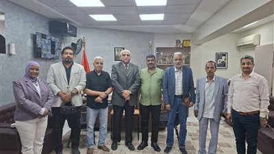 مدير تعليم البحر الأحمر يبحث مع مجلس الأمناء دعم وتطوير العملية التعليمية