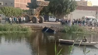 انتشال سيارة ملاكي عقب انقلابها في ترعة المريوطية بأبو النمرس 