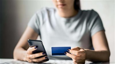 كيف تساعد التطبيقات المصرفية على توفير آلاف الجنيهات؟