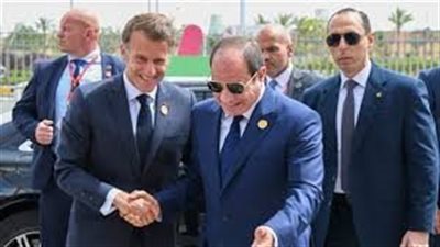 جولة رئاسية في الإسكندرية تثير تفاعلًا واسعًا.. ماكرون يشارك في زيارة ميدانية على الكورنيش وقلعة قايتباي