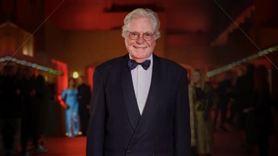 حسين فهمي يحصد جائزة شخصية العام السينمائية العربية