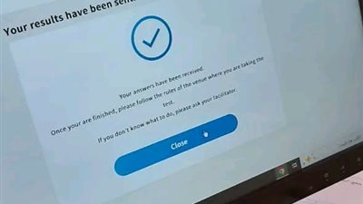 مدارس الجيزة توجه طلاب أولى ثانوي بشحن الموبايل 