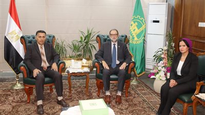 محافظ القليوبية ورئيس «سلامة الغذاء» يبحثان تعزيز الرقابة على الأسواق ودعم الصناعات الغذائية