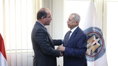 وزير المالية ومدير الأكاديمية العربية للعلوم والتكنولوجيا