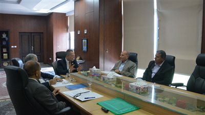 رئيس جامعة دمياط يترأس لجنة اختيار عميد كلية الآثار بالجامعة