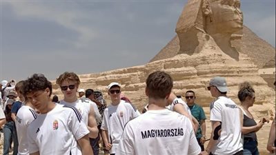 منتخب المجر للشباب لكرة اليد يزور الأهرامات في جولة تاريخية