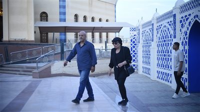 فردوس عبد الحميد وأيمن عزب ومفيد عاشور في عزاء عبد الرحمن أبو زهرة (صور)