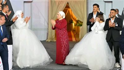 انتصار السيسي تشارك 1000 عريس وعروس فرحتهم ضمن مبادرة فرحة مصر «صور»