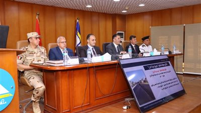 محافظ دمياط يتابع مؤشرات الإنجاز بالمشروعات والخدمات خلال اجتماع المجلس التنفيذي