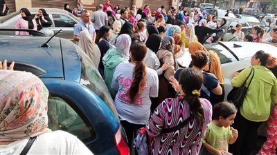 أولياء أمور مدرسة الترعة يحتجون رفضًا لتحويلها إلى «يابانية»