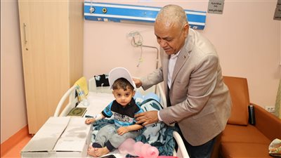 أجواء إنسانية داخل شفاء الأورمان.. وفد خيري يساند الأطفال المرضى بالأقصر...صور