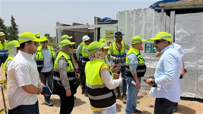 وفد البنك الدولي يتفقد مشروعات الصرف الصحي بدمياط ويشيد بالالتزام بمعايير السلامة
